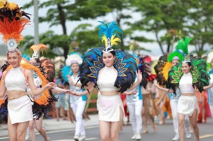 Lần đầu tiên Quảng Ninh tổ chức lễ hội đường phố mùa đông. Ảnh: CTV