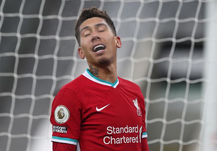 Sau West Brom, Newcaslte là CLB tiếp theo khiến Liverpool mất điểm. Nhà vô địch chơi áp đảo với tỷ lệ cầm bóng 73%. Đội khách tung đến 11 cú dứt điểm, nhưng không thể xuyên thủng hàng phòng ngự chắc chắn của Newcastle. Kết quả ở vòng 16 vẫn giúp thầy trò HLV Klopp đứng ở đỉnh bảng xếp hạng với 33 điểm. Tuy nhiên, "The Kop" có nguy cơ bị MU san bằng cách biệt về điểm số, khi họ đang chơi nhiều hơn đối thủ thành Manchester 1 trận.