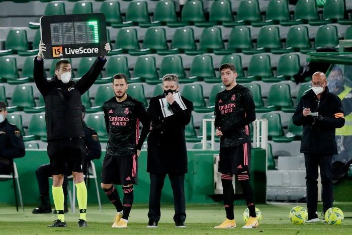  Trong 40 phút còn lại, Zidane làm mọi cách để giành trọn 3 điểm. Ông đưa Eden Hazard, Federico Valverde và Vinicius Junior vào sân. Dù vậy, "Bầy kền kền" không thể có thêm lần chọc thủng lưới Elche. 