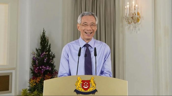  Trong bài phát biểu năm mới, Thủ tướng Singapore Lý Hiển Long nhận định 2020 là "năm đặc biệt thách thức" đối với đảo quốc sư tử. Nhưng ông lạc quan rằng "đã có ánh sáng cuối đường hầm" khi nước này bắt đầu tiêm chủng phổ cập vaccine Covid-19 và mở cửa trở lại. Ảnh: Bộ TT&amp;TT Singapore. 