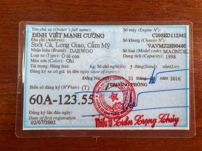 Chiếc xe ô tô vừa được tìm thấy và cà vẹt đã sang tên người khác