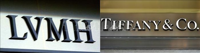 Biểu tượng LVMH (trái) và Tiffany (phải). Ảnh: AFP/TTXVN