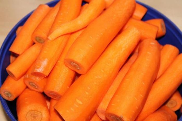 Ăn thực phẩm nhiều chất xơ: Thực phẩm nhiều chất xơ giống như thuốc giúp nhuận tràng tự nhiên. Nghiên cứu cho rằng, mỗi ngày bạn cần bổ sung ít nhất từ 20 – 35g chất xơ để đại tiện được dễ dàng hơn.
