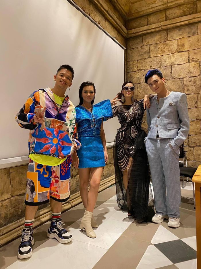 Trọng Hiếu, Soobin Hoàng Sơn, Thu Phương và Bùi Lan Hương gửi lời chúc mừng năm mới đến mọi người.