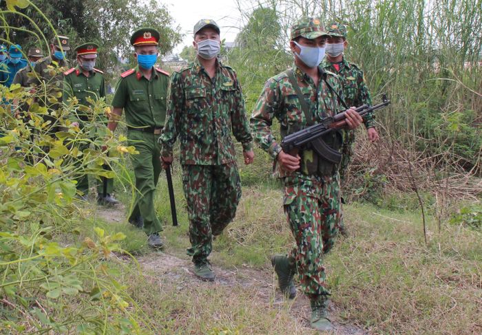  Các đường mòn, lối mở tuyến biên giới Tây Nam được tăng cường lực lượng tuần tra. Ảnh: Đ.Đ.
