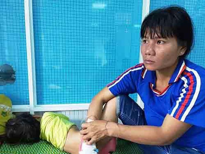 Chị Hồ Thị Diệu bồng con chạy suốt 10 cây số trong trận lở núi