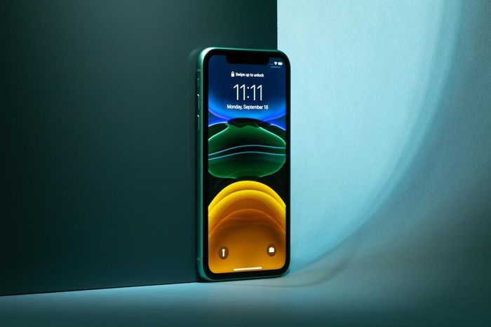  Máy có màn hình 6,1 inch, tấm nền IPS LCD. Sản phẩm được trang bị chip Apple A13 Bionic, RAM 4 GB. Hiện tại, model này được bán chính hãng với giá từ 16 triệu đồng. Ảnh: Wired. 