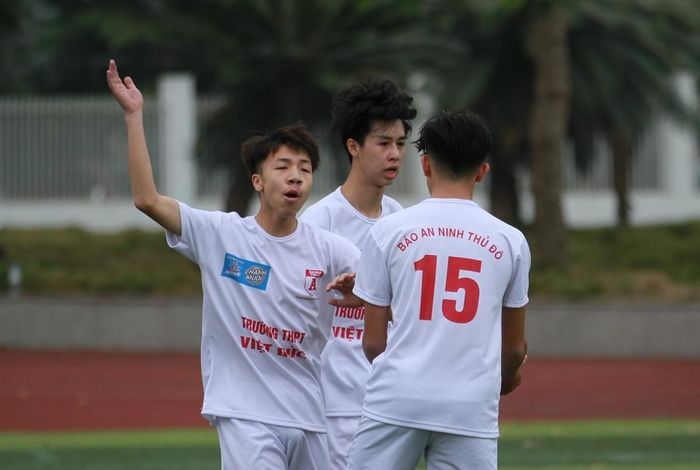 THPT Việt Đức 3-2 THPT Văn Lang