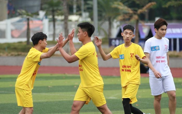 THPT Việt Đức 3-2 THPT Văn Lang
