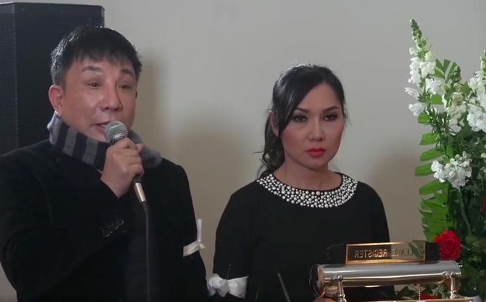 Người thân của ca sĩ Vân Quang Long cám ơn mọi người đến tiễn biệt người cháu quá cố. Vì tình hình dịch Covid-19 nghiêm trọng ở Mỹ, nhà quan chỉ cho phép tối đa 25 người vào viếng. Một số nghệ sĩ Việt Nam sinh sống ở bang California vì lệnh giới nghiêm cũng không thể bay sang gặp mặt Vân Quang Long lần cuối. 
