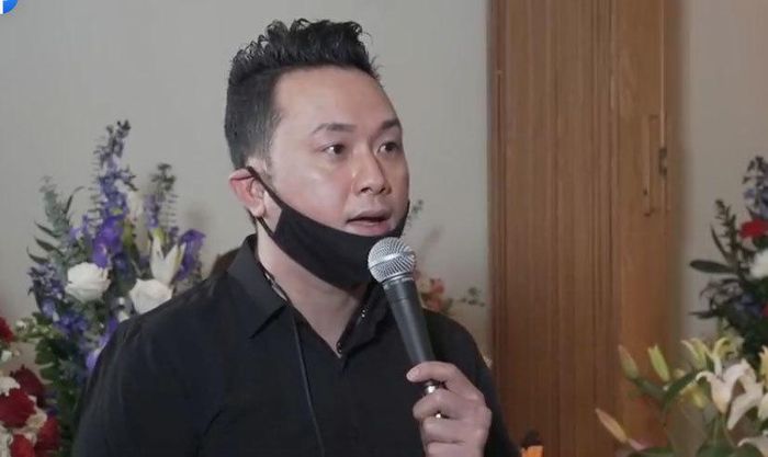Hàn Thái Tú - người bạn chí cốt của Vân Quang Long chia sẻ trong buổi lễ: "Cậu ấy là một người thật thà với bạn bè lẫn khán giả. Nên khi qua đây, dù cuộc sống nhiều vất vả, Long không hề giấu giếm. Nhiều lúc chúng tôi ngồi tâm sự, Long nói muốn nỗ lực làm việc lo cho gia đình, sau này an tâm về quê an hưởng tuổi già. Vậy mà mơ ước ấy mãi dở dang".