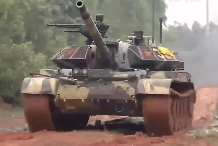 Sau khi nâng cấp, các xe tăng T-54M sẽ có đủ khả năng sống sót trên chiến trường ngày nay với đủ loại vũ khí chống tăng hiện đại, đầy uy lực. Nguồn ảnh: QPVN.