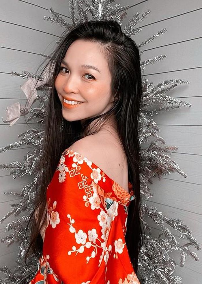 Giữa ồn ào, Hiền Thục khẳng định không có chuyện cô thay đổi hình tượng. Về lý do chụp những bức ảnh gợi cảm, nữ ca sĩ cho biết cô muốn lưu giữ khoảnh khắc thanh xuân tươi đẹp của mình.