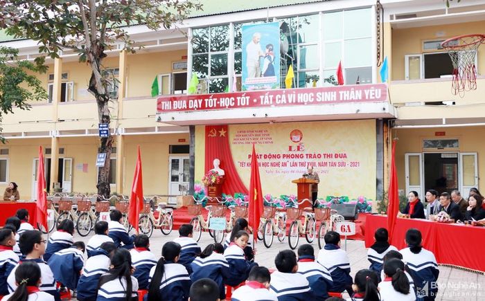 Ông Trần Xuân Bí - Chủ tịch Hội Khuyến học tỉnh phát biểu tại lễ phát động. Ảnh: MH