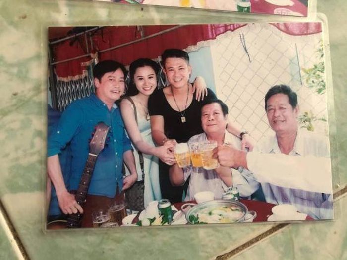 Bạn của Linh Lan đưa ra những bằng chứng cho thấy sự có mặt của bố ruột Vân Quang Long trong lễ cưới lần 2 của con trai.