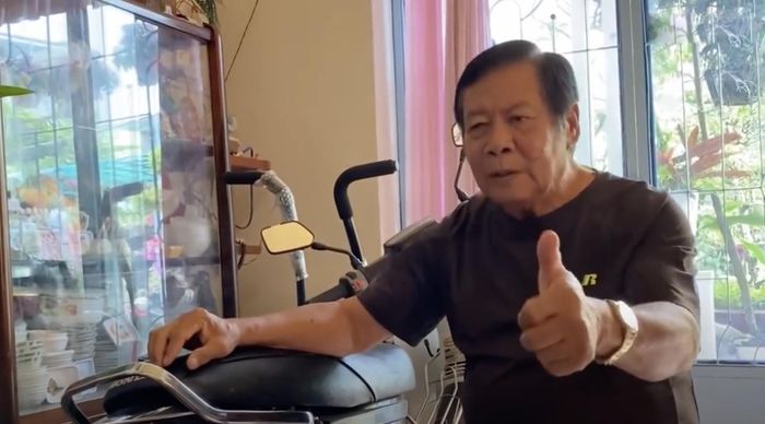 Trong đoạn clip đang thu hút nhiều sự chú ý trên YouTube, bố mẹ ruột Vân Quang Long nhấn mạnh ông bà không đi hỏi cưới Linh Lan cho con trai, chỉ khẳng định Ái Vân (người vợ đầu) là con dâu hợp pháp cùng với 2 cháu nội.