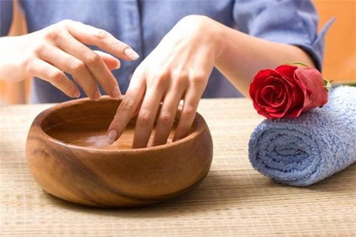 Chị em nên siêng chăm sóc da tay để có đôi bàn tay nõn nà như Từ Hy thái hậu