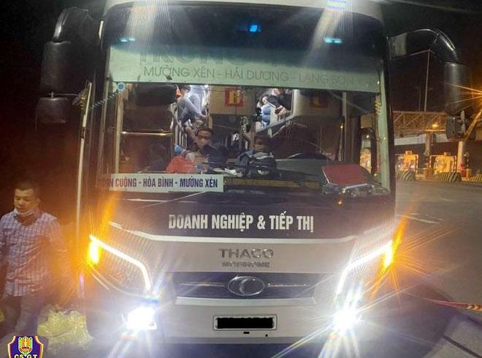 Xe khách 37B 027.XX bị CSGT Đội 3 phát hiện, xử lý. Ảnh: ATGT.vn