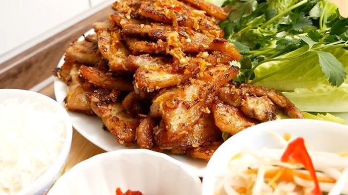 Món ngon mỗi ngày: Ba chỉ chiên sả ớt cực bắt cơm. (Ảnh: Internet)