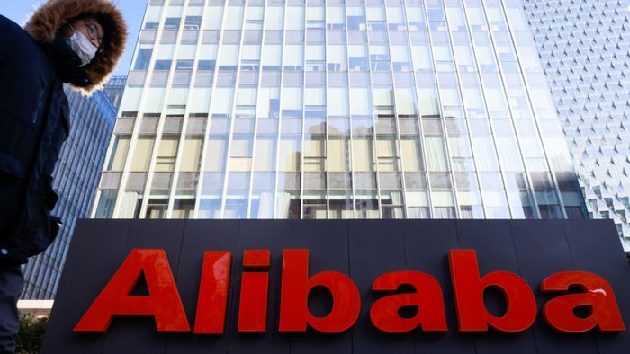 Giá cổ phiếu của Alibaba sụt giảm 25% kể từ sự cố IPO của Ant Group. Ảnh: Reuters.