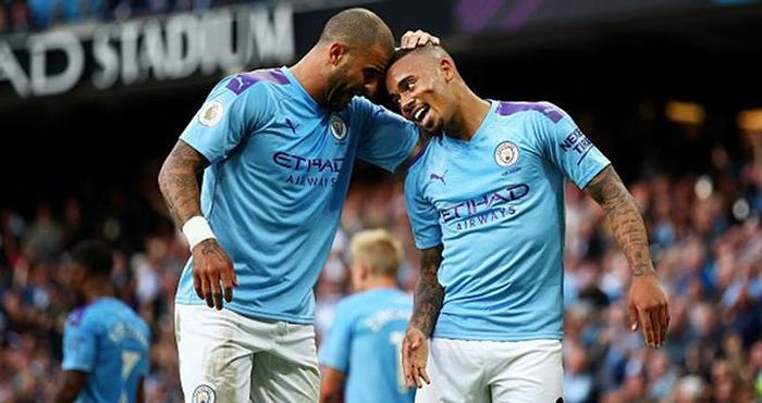 Walker và Jesus là 2 cầu thủ nhiễm Covid-19 đầu tiên của Man City