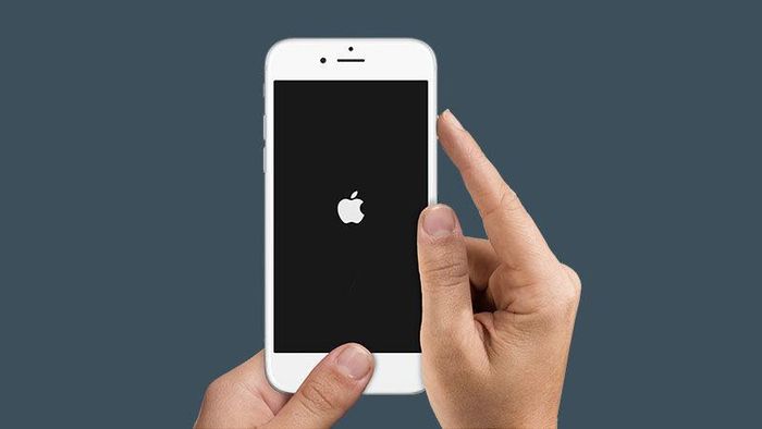 Nên khởi động lại máy khi iPhone của bạn bị "đơ" màn hình.