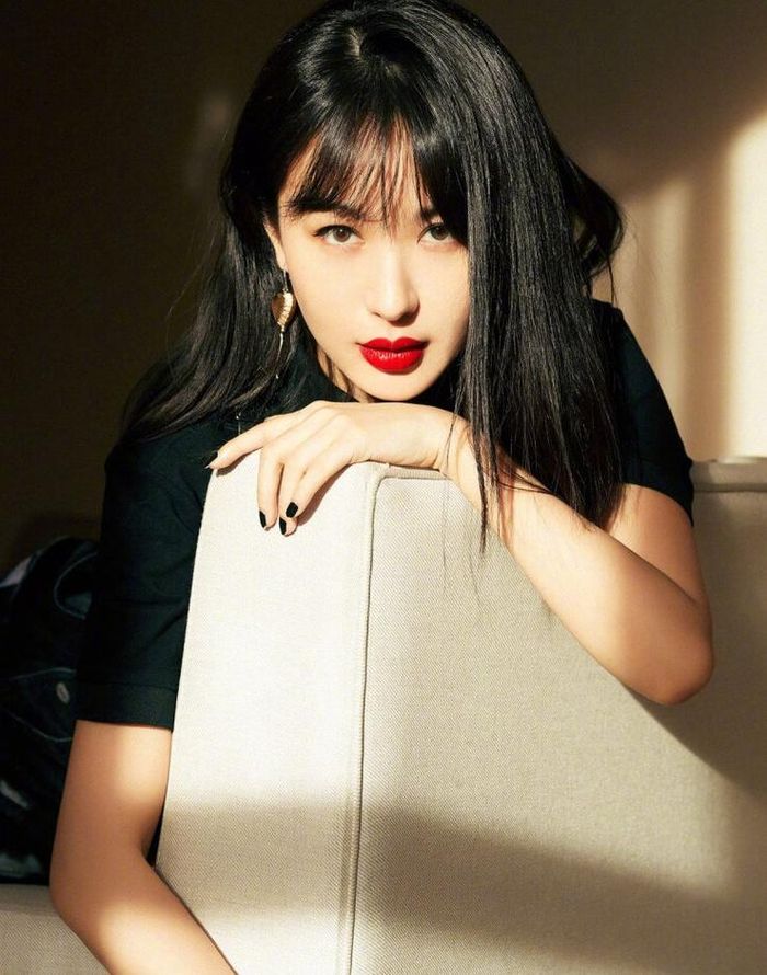 Lý Phi Nhi tố Angelababy là "tiểu tam". Angelababy tố ngược lại đàn chị đang lợi dung tên tuổi của cô.