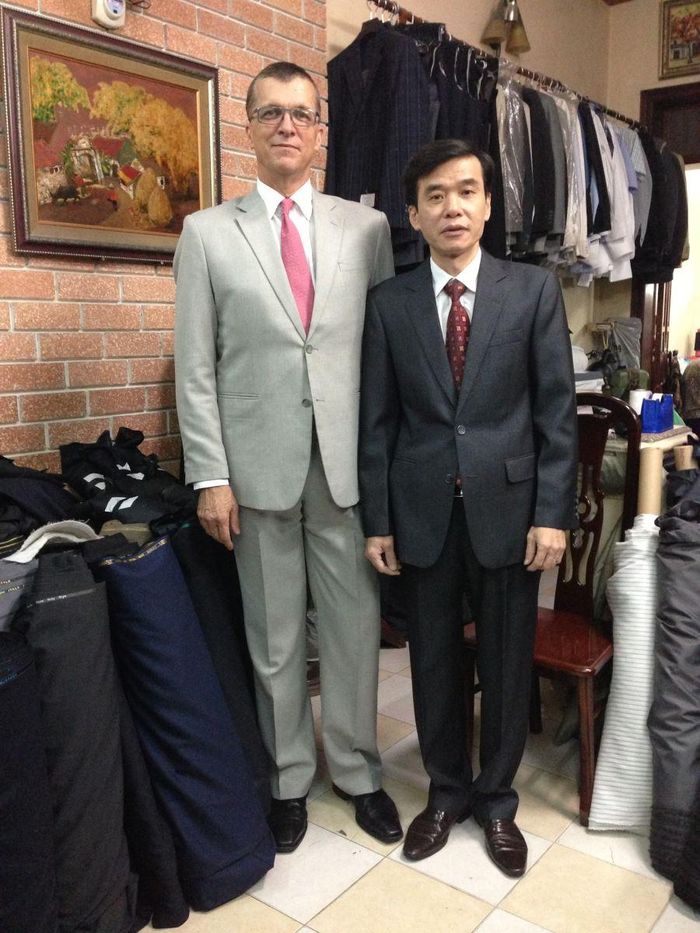 Đại sứ Australia chọn Văn Hùng Tailor để may đo vest - Ảnh do nhân vật cung cấp