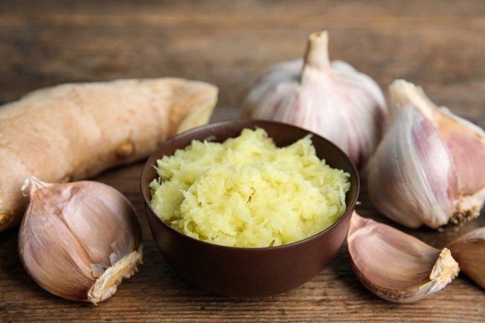 Chữa sổ mũi bằng tỏi hay các phương pháp dân gian khác đều cần phải được kiểm chứng mới áp dụng (Ảnh: Internet)