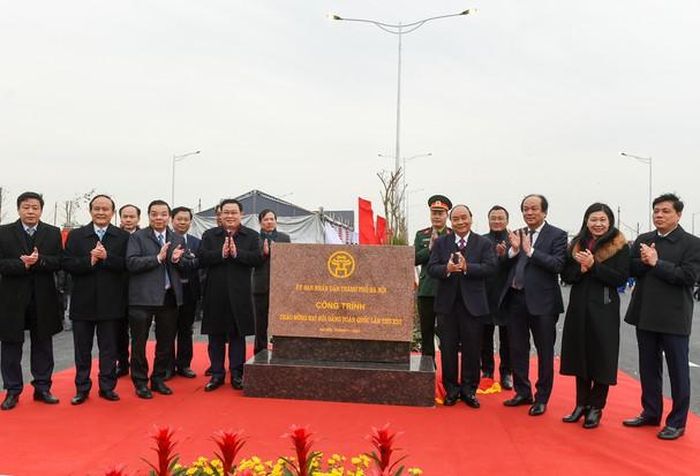 Thủ tướng Nguyễn Xuân Phúc dự Lễ Khánh thành dự án nút giao đường vành đai 3 với đường cao tốc Hà Nội - Hải Phòng. Ảnh: Quang Hiếu
