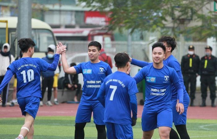 Với 6 điểm và ngôi nhì bảng A, THPT Lomonoxop hy vọng sẽ lọt vào top 9 đội nhì có thành tích xuất sắc nhất để vào vòng 2