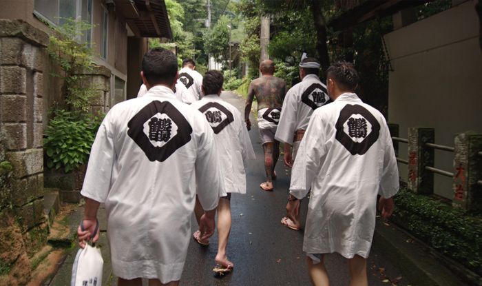 Nghi lễ theo đạo Shinto được diễn ra trong gian chính của đền Oyama Afuri. Ảnh: Micheal Crommett