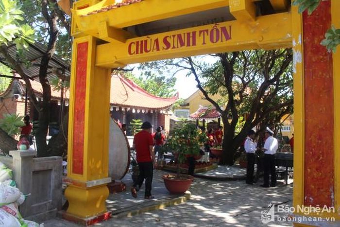 Chùa Sinh Tồn trên đảo Sinh Tồn. Ảnh Mạnh Hùng