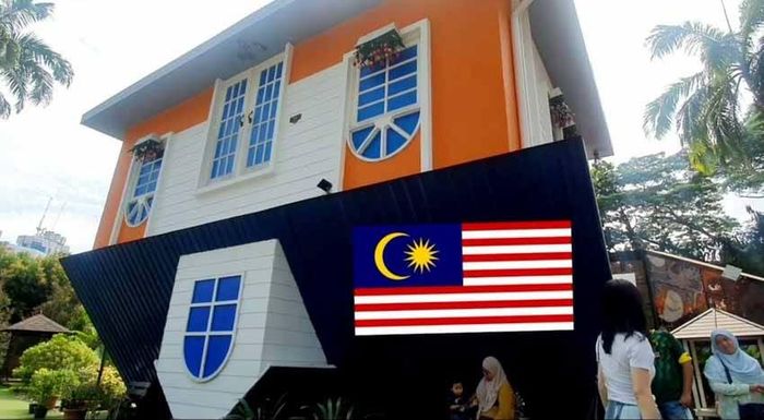 Nhà Rumah Terbalik, Wisata, Malaysia.