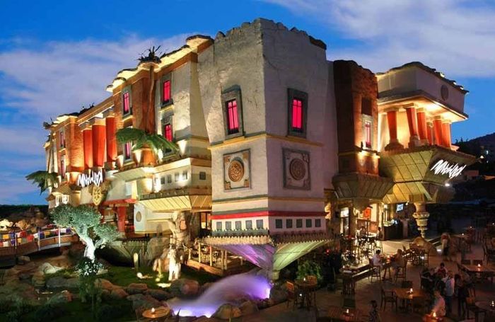 Nhà Katmandu House, tại thành phố Mallorca, Tây Ban Nha.