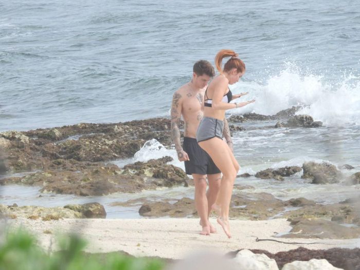 Bella Thorne cũng vừa ăn mừng thành công của đĩa đơn mới SFB vừa ra mắt vào 4/12. 