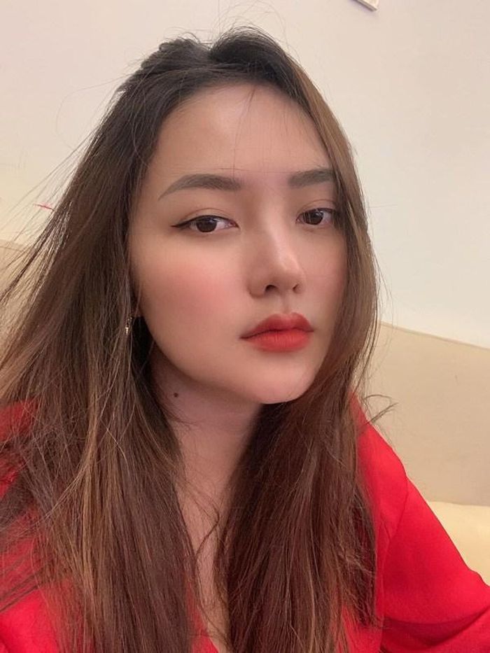 Rất nhiều lời khen ngợi cho sự thay đổi ấn tượng của cô. Gương mặt Phan Như Thảo đã bớt mũm mĩm phúc hậu hơn trước, những nét thanh tú đã dần hiện rõ. Dù không trang điểm vẫn đốn tim người đối diện.