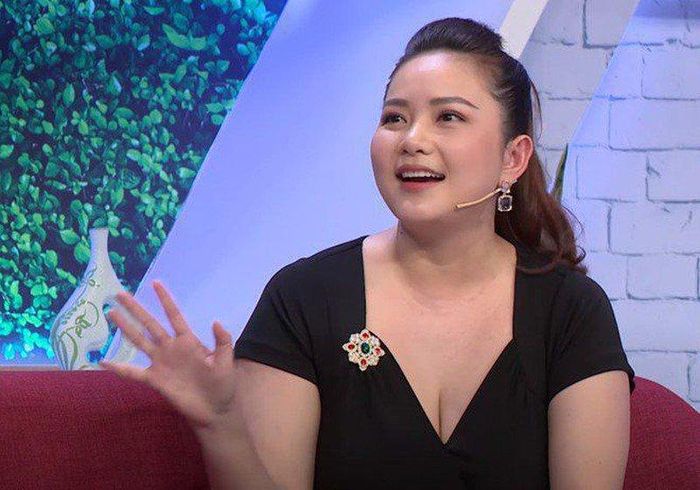 Hai má phúng phính, chiếc cằm ngấn mỡ hay phần mũi cũng nở to hơn.