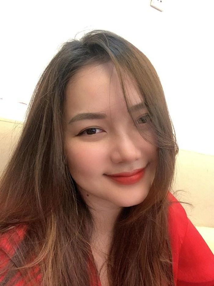 Phan Như Thảo tự tin khoe mặt chụp camera thường không tì vết.