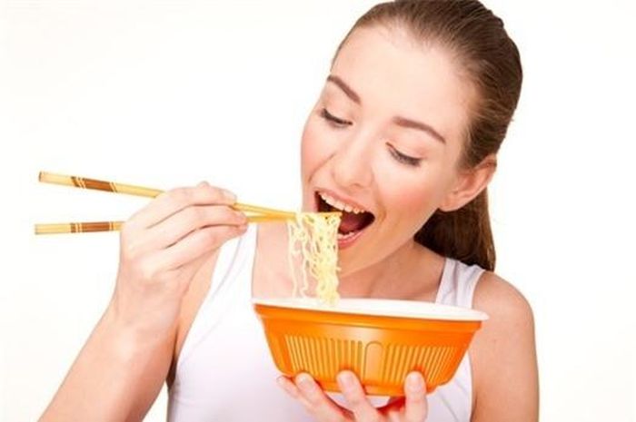 Bạn không nênăn thực phẩm nhiều gia vị cay khi đói.