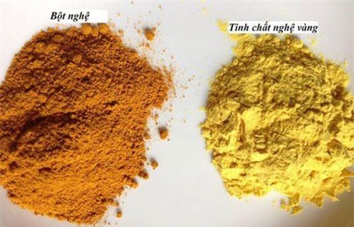 Tinh bột nghệ vàng màu vàng nhạt, vị đắng,không mùi. Bột nghệ vàng sậm, mùi hắc, vị đắng.