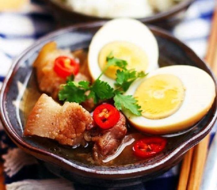 Thịt lợn kho trứng đậm đà, ngon cơm.