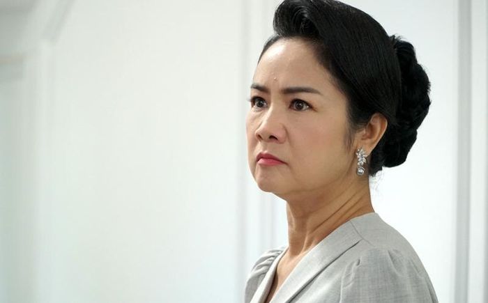 NSND Thu Hà ghi điểm với vai Bạch Cúc từ tạo hình tới diễn xuất, biểu cảm. 