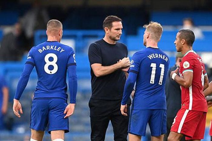 Frank Lampard vẫn đang loay hoay trong việc bố trí nhân sự cũng như tìm kiếm sơ đồ chiến thuật phù hợp cho Chelsea ở thời điểm hiện tại.