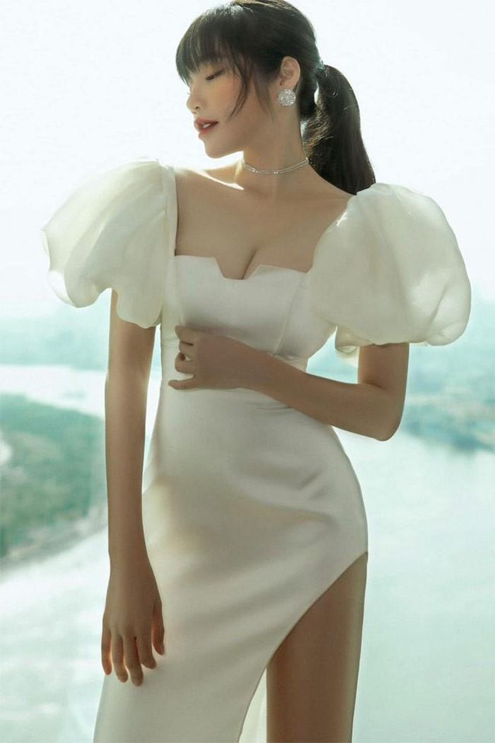 Để duy trì vòng 1 nóng bỏng, Elly Trần tuân thủ theo chế độ ăn khoa học và tập luyện chăm chỉ.