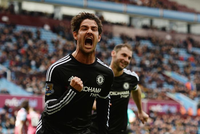Tháng 1/2016, Chelsea mượn Pato. "Đây là cơ hội để tôi làm lại sự nghiệp", Pato chia sẻ khi ra mắt Chelsea. Tuy nhiên, anh chỉ chơi 2 trận và ghi một bàn. Hôm 30/1/2016, Pato chấn thương, nghỉ 43 ngày. Sau đó, anh không còn chỗ đứng. Chelsea từ chối ký hợp đồng với Pato sau mùa giải 2015/16.