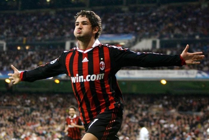 Ba mùa tiếp theo, Pato ghi lần lượt 18, 14 và 16 bàn. Mùa 2010/11, Pato tỏa sáng bên cạnh Ibrahimovic, góp công quan trọng để giúp Milan vô địch Serie A. Khi đó, Pato được định giá 35 triệu euro. Anh nằm trong top đầu cầu thủ U23 đắt nhất thế giới.