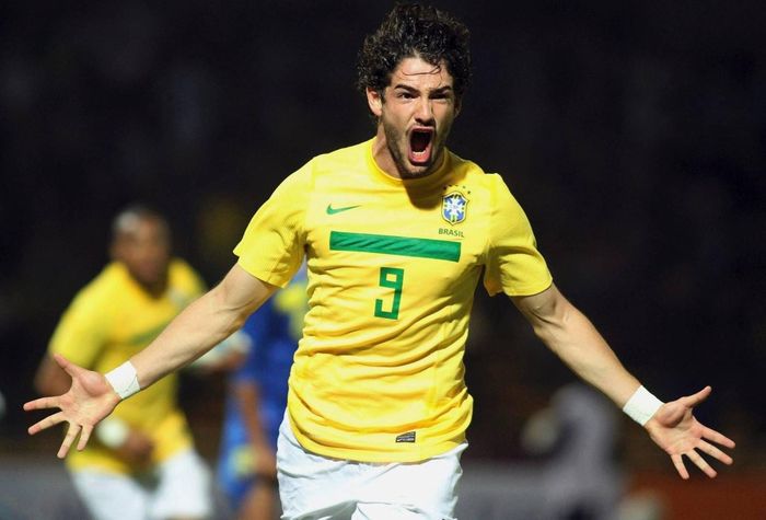 Từ 2013, Pato không lên tuyển Brazil. Anh là một trong những trường hợp gây tiếc nuối của bóng đá Brazil. Tuy nhiên, Pato cũng là minh chứng điển hình cho việc cầu thủ Brazil dễ dàng đánh mất sự nghiệp vì cám dỗ. Những chấn thương của Pato xuất phát từ nhiều lý do, trong đó có ảnh hưởng không nhỏ của lối sống sa đọa.