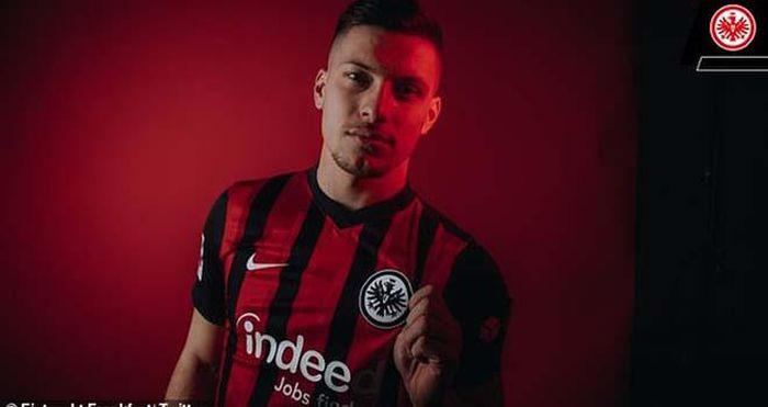 Jovic trở lại Frankfurt theo dạng cho mượn đến hết mùa giải