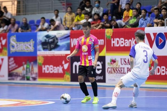 Đội trưởng Phạm Trương Hoàng Nam, người gắn bó tròn 1 thập kỉ với Sài Gòn FC và được xem là biểu tượng của đội bóng